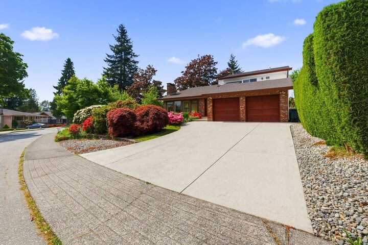 7605 Lawrence Drive — photo 1