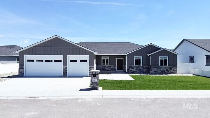 Property Photo:  810 Snake River Drive  ID 83336 