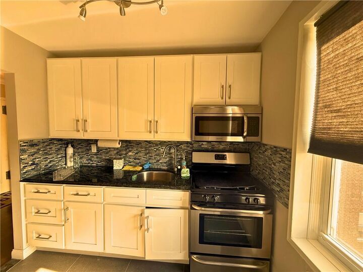 Property Photo:  393 Avenue S 5H  NY 11223 