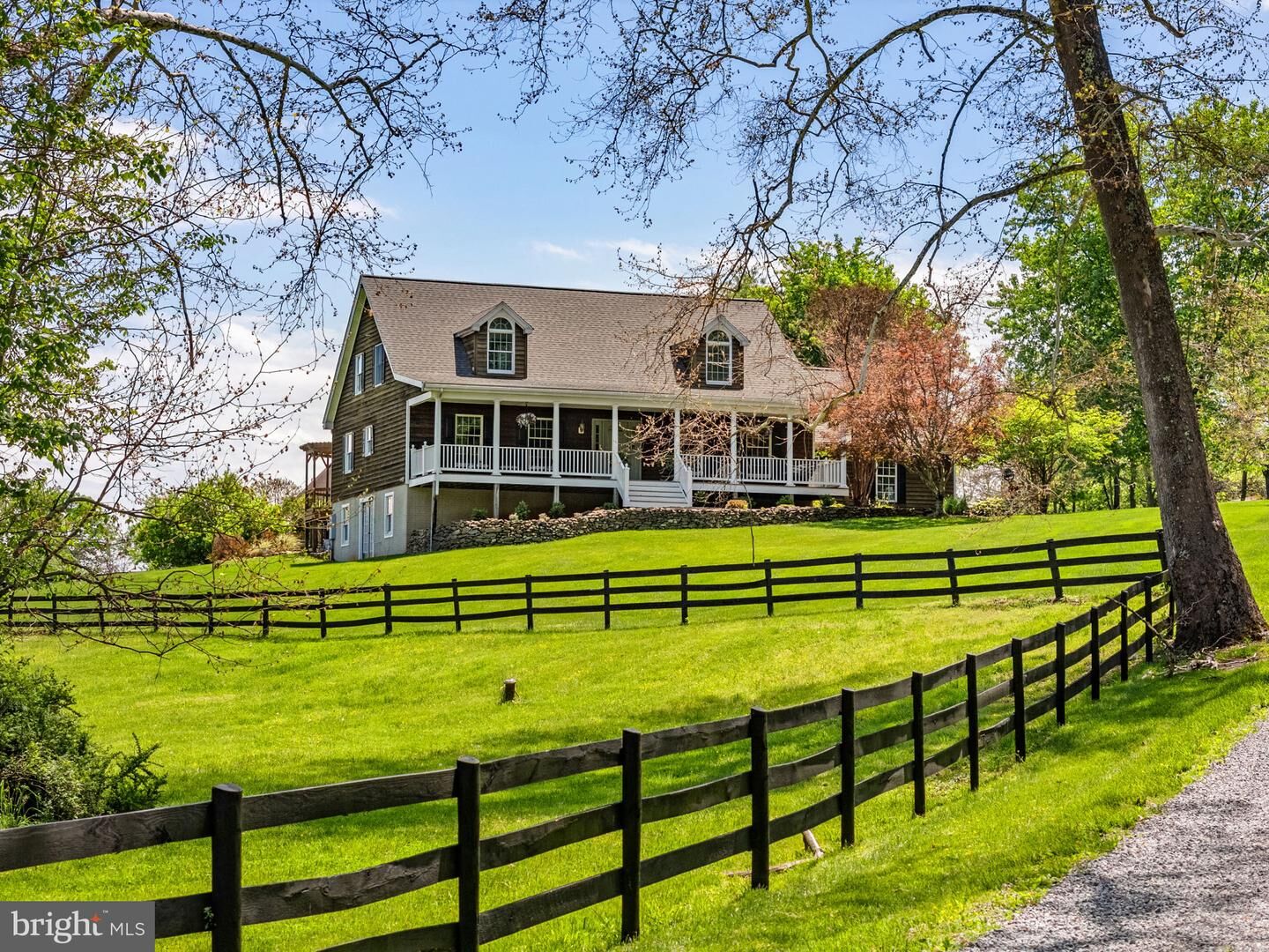 Property Photo:  18654 Airmont Road  VA 20132 