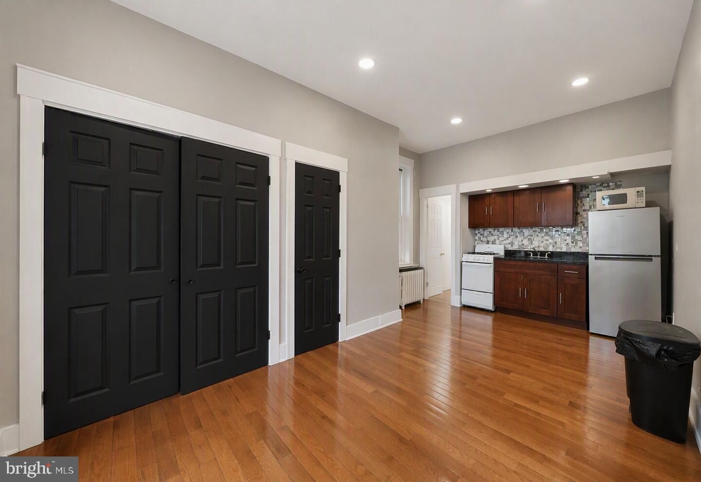 Property Photo:  2224 S Broad Street 1st Fl Front  PA 19145 