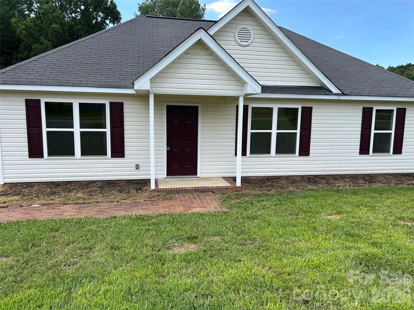 Property Photo:  1002 Crescent Way  NC 28174 