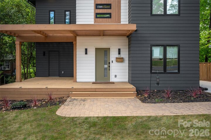 Property Photo:  1608 Chippendale Road  NC 28205 