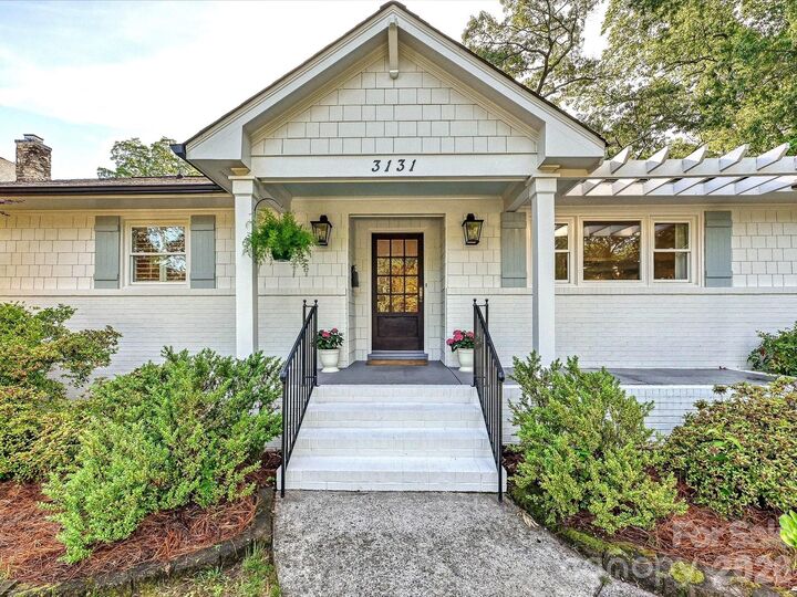 Property Photo:  3131 Pinehurst Place  NC 28209 