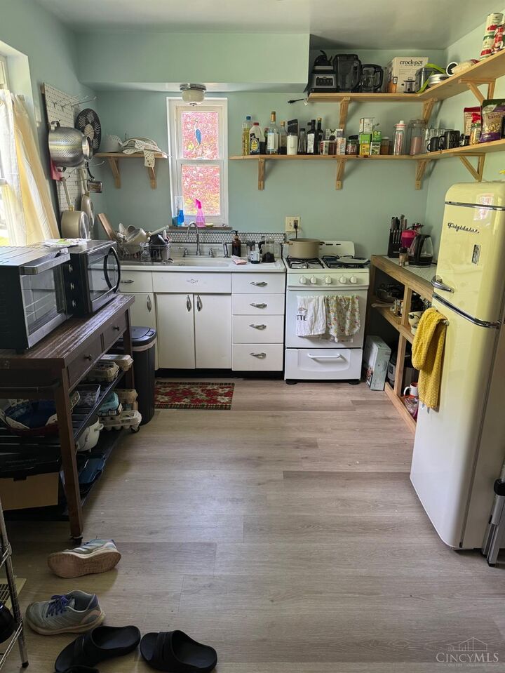 Property Photo: 1535 Springlawn Avenue OH 45223