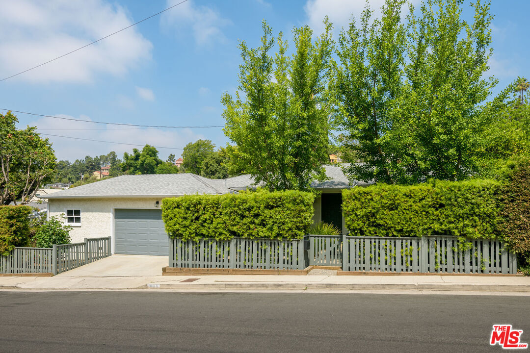 Property Photo:  3019 Maxwell St  CA 90027 