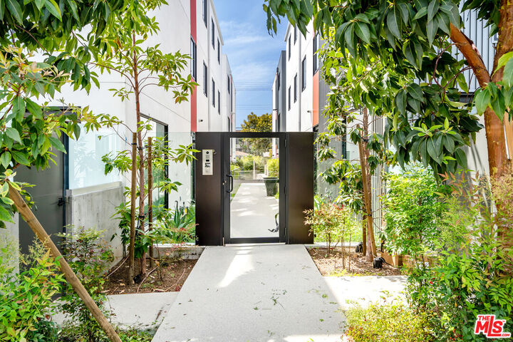 Property Photo: 2017 Barry Ave CA 90025
