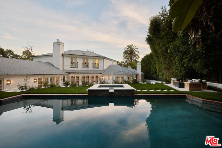 Property Photo:  31 Oakmont Dr  CA 90049 