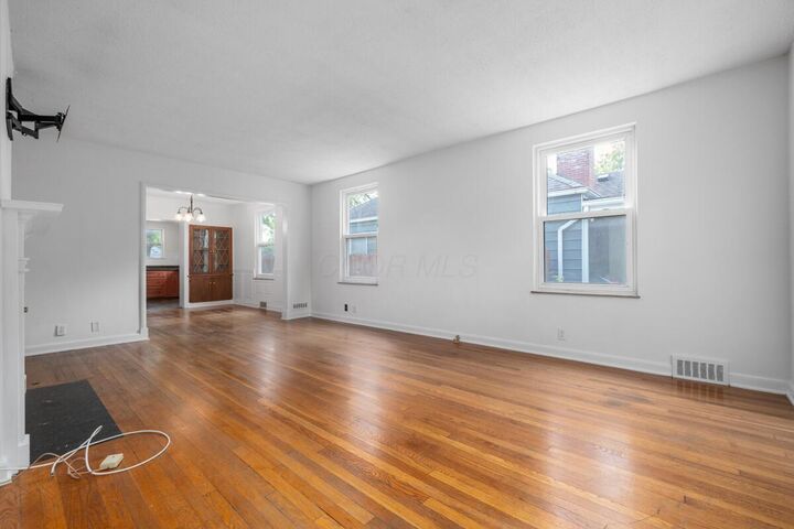 Property Photo:  886 S Roosevelt Avenue  OH 43209 