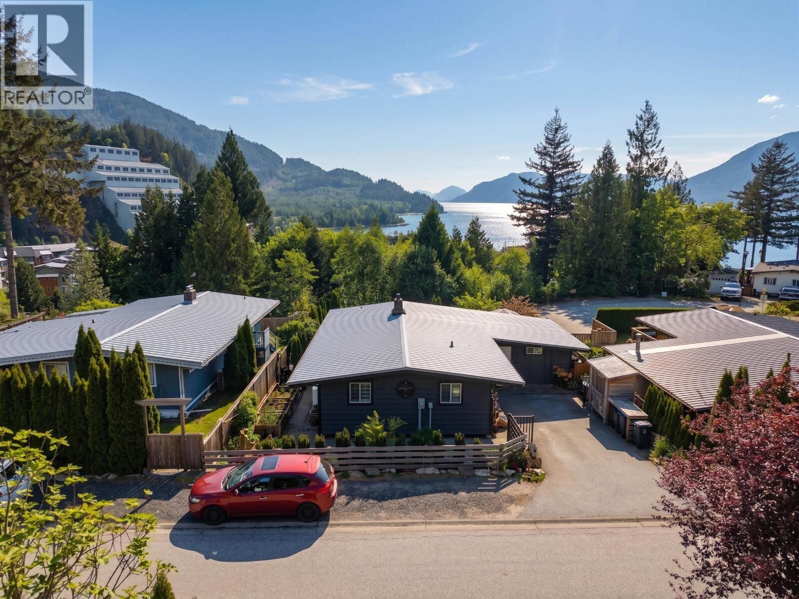 Property Photo:  624 Lower Crescent  BC V8B 1J1 