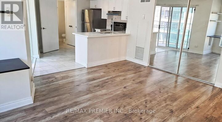 Property Photo:  600 Queens Quay West 719  ON M5V 3M3 