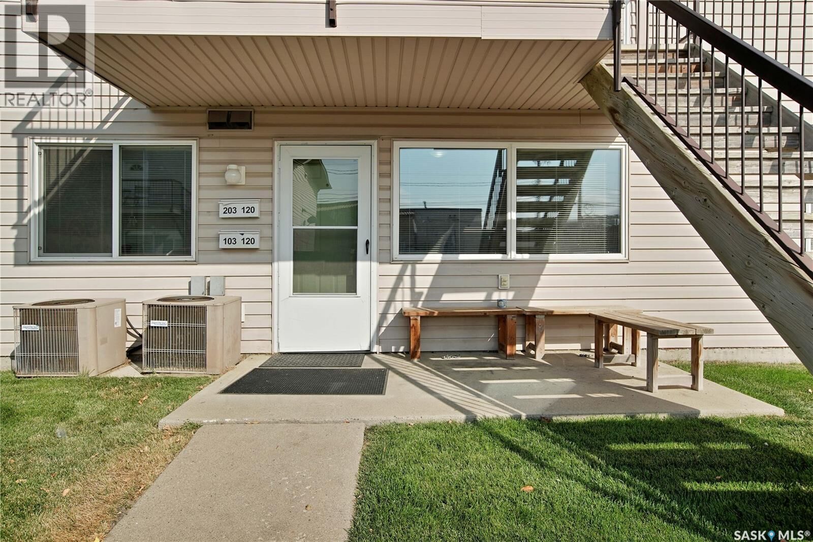 Property Photo:  103 120 C Avenue N  SK S7L 7M3 