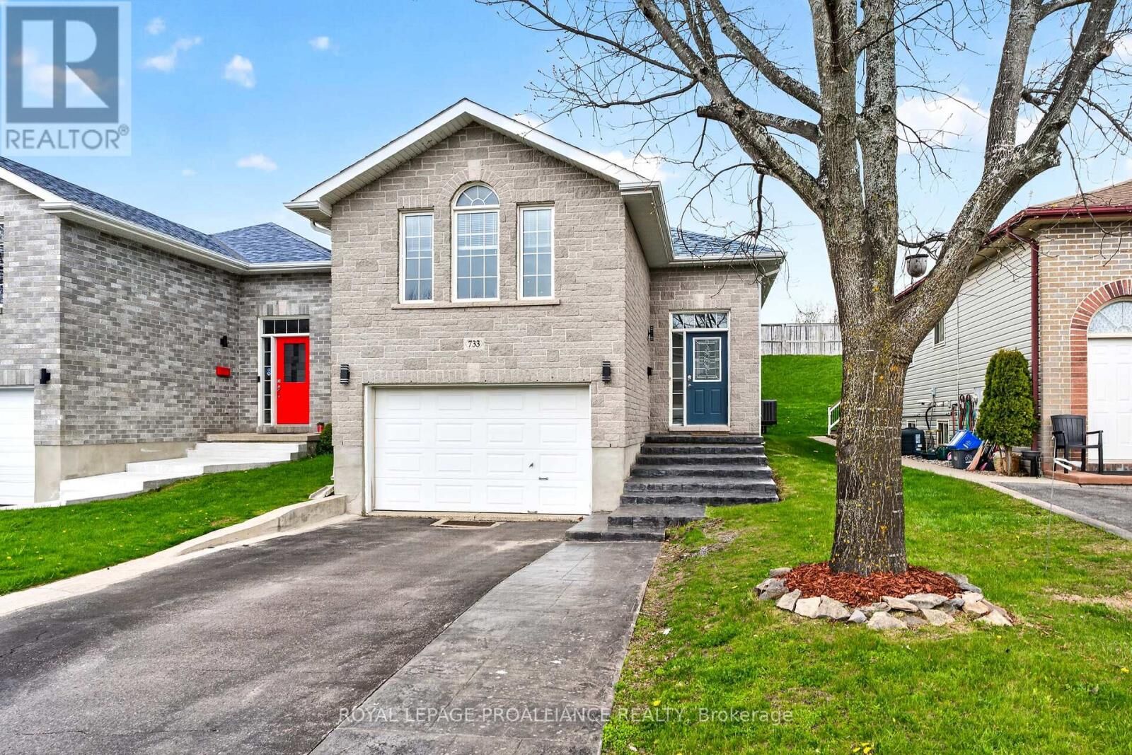 Property Photo:  733 Tanner Drive  ON K7M 8Y2 
