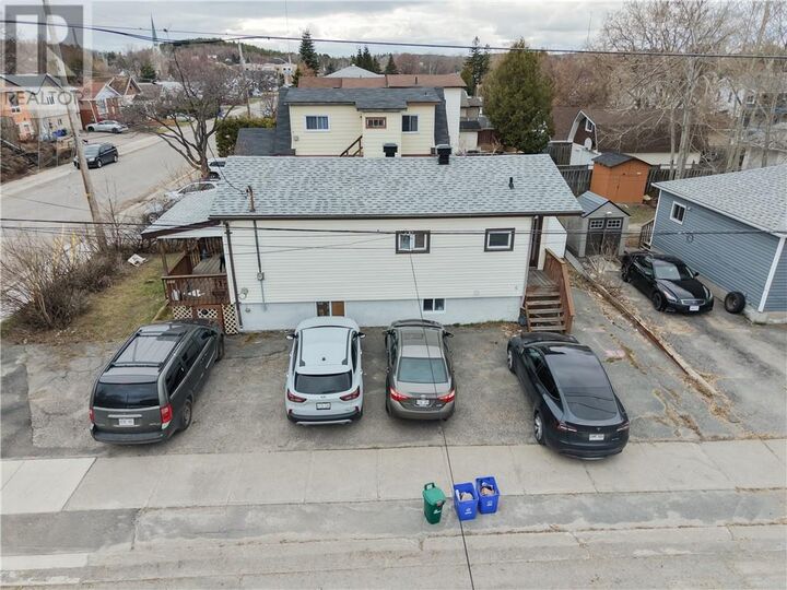 Property Photo:  422 Queen Street  ON P3B 2K6 