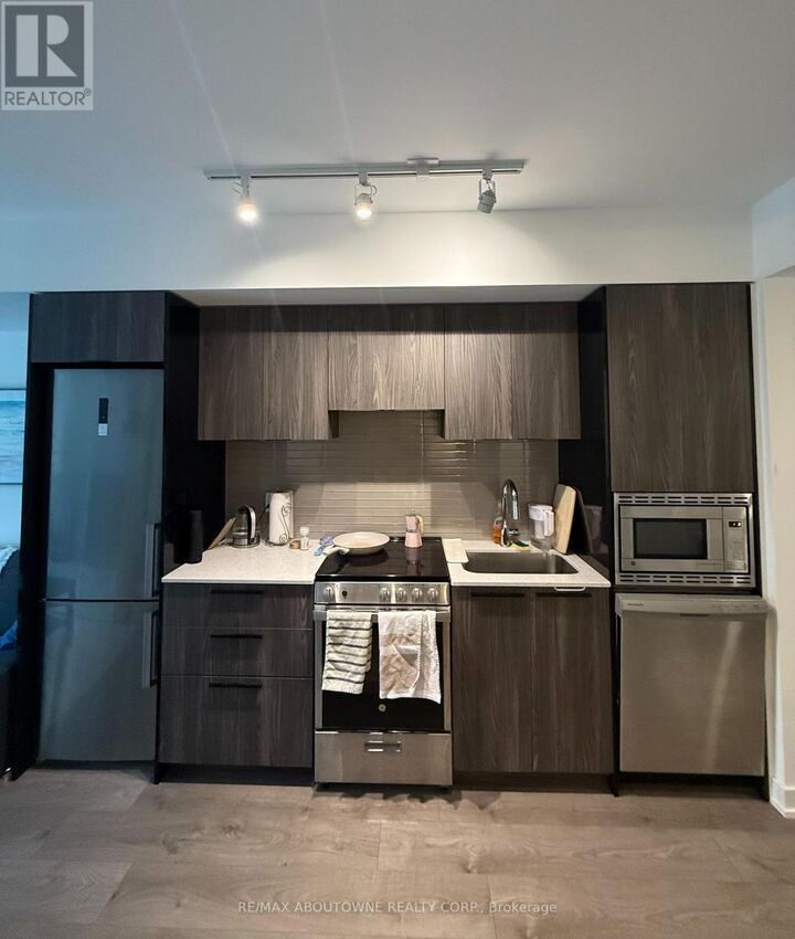 Property Photo:  18 Maitland Terrace 1202  ON M4Y 0H4 
