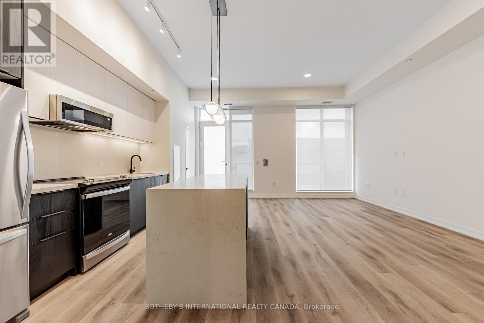 Property Photo:  31 York Garden Way 104  ON M6A 2V1 
