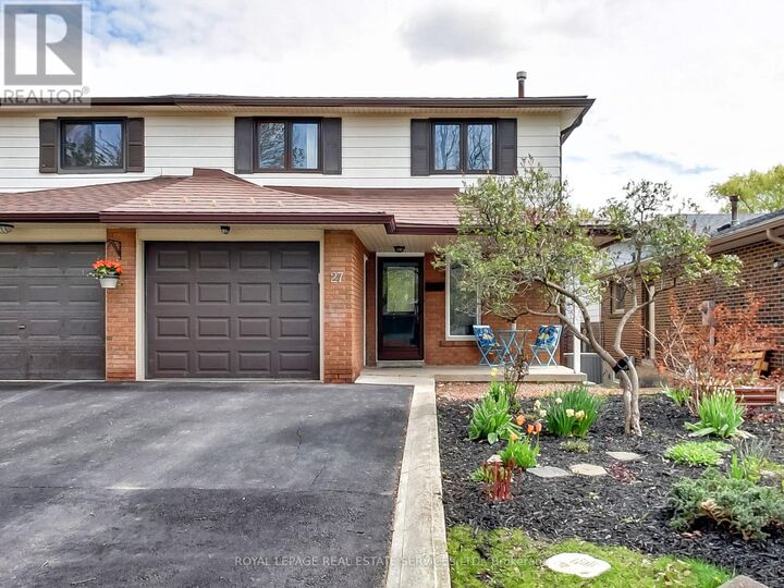 Property Photo:  27 Bremen Lane  ON L5M 1G7 