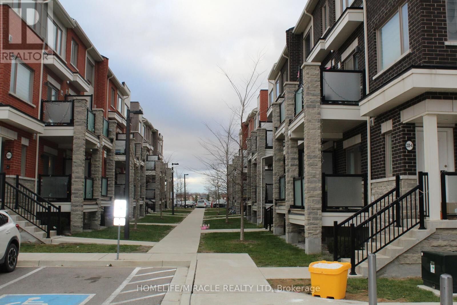 Property Photo:  240 Lagerfeld Drive 5  ON L7A 5G9 
