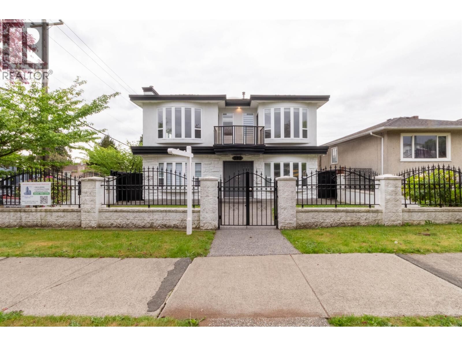 Property Photo:  392 East 63rd Avenue  BC V5X 2J9 