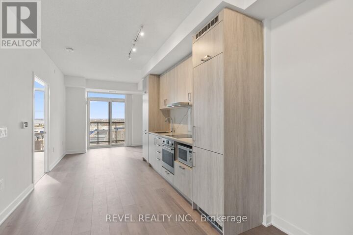 Property Photo:  60 Honeycrisp Crescent 720  ON L4K 0N5 
