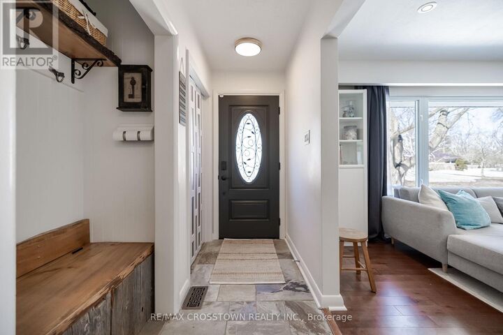 Property Photo:  11 Castle Drive  ON L4N 1P7 