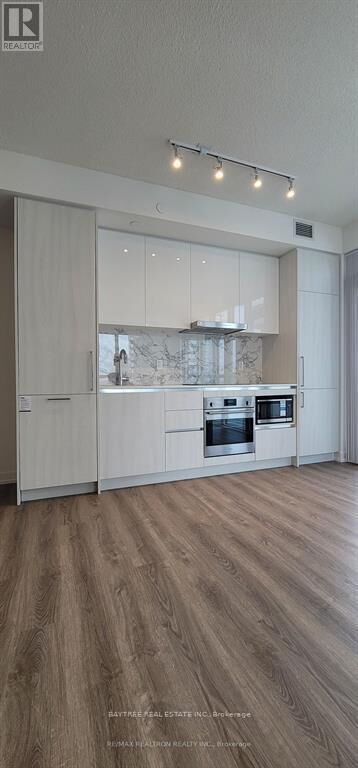 Property Photo:  195 Commerce Street 4115  ON L4K 0P9 
