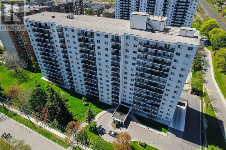 Property Photo:  1100 Caven Street 704  ON L5G 4N3 