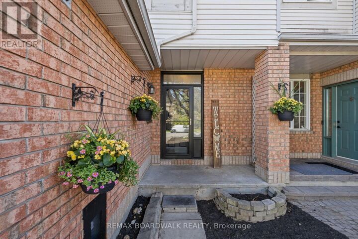 Property Photo:  92 Kincardine Drive  ON K2V 1B2 