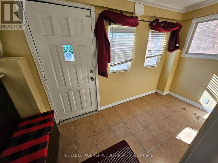 Property Photo:  14 Hollis Street  ON M6M 4M9 