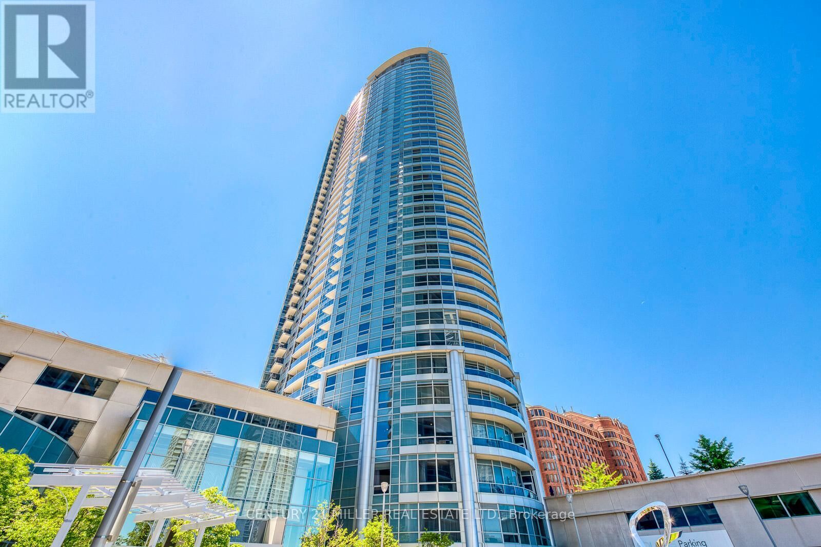 Property Photo:  125 Village Green Square 3803  ON M1S 0G3 