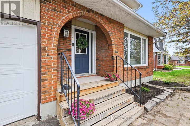 Property Photo:  1 Laura Crescent  ON K0A 1A0 