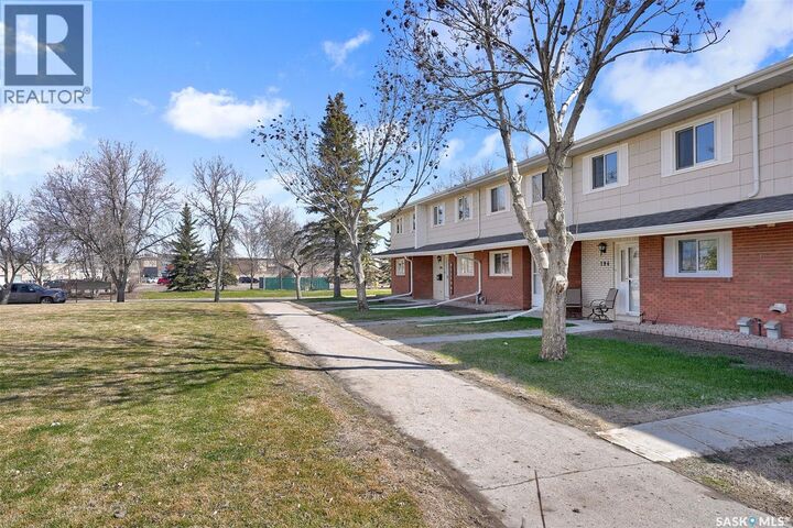 Property Photo:  194 Plainsview Drive  SK S4S 6L2 