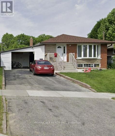 Property Photo:  34 Doerr Road Main  ON M1P 3A1 