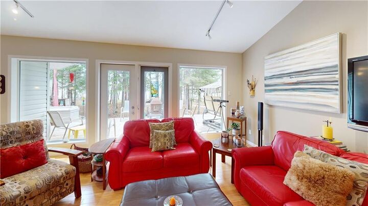 Property Photo:  32 Little Deer Road  MB R0C 2R0 