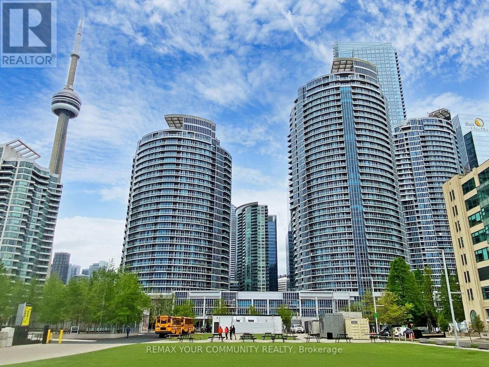 Property Photo:  208 Queens Quay West Street 2212  ON M5J 2Y5 