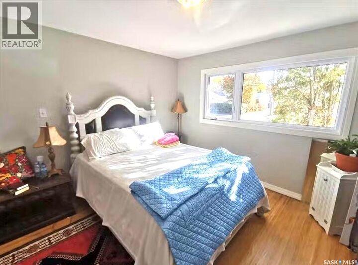 Property Photo:  305 Ruth Street E  SK S7J 0L2 