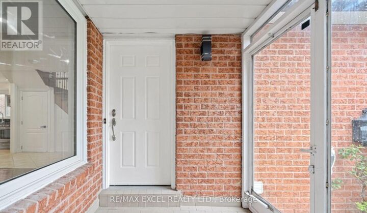 Property Photo:  173 Kersey Crescent Main  ON L4C 8X7 