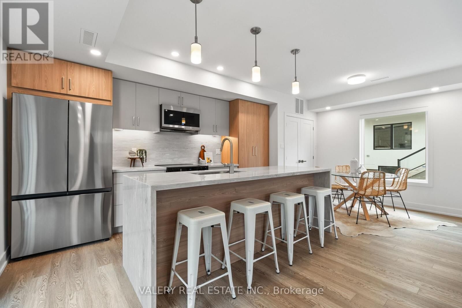 Property Photo:  15 Acorn Avenue 5  ON M9B 3P7 