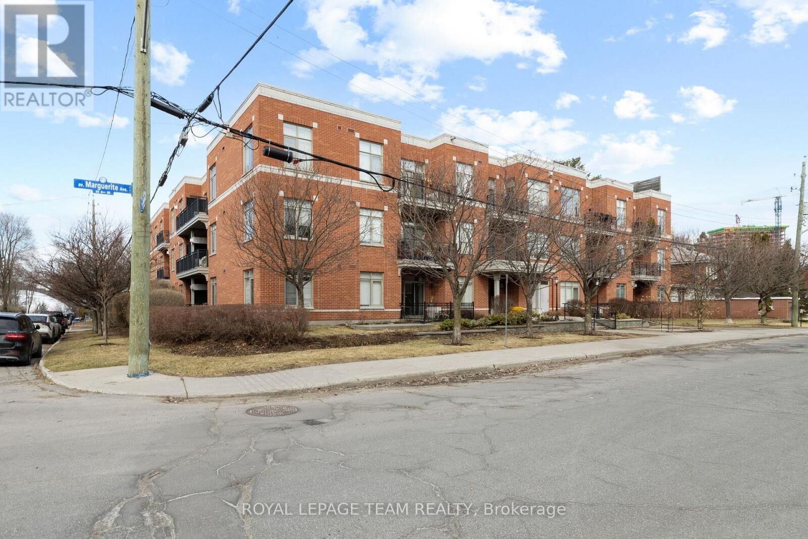Property Photo:  950 Marguerite Avenue 212  ON K1K 3T8 