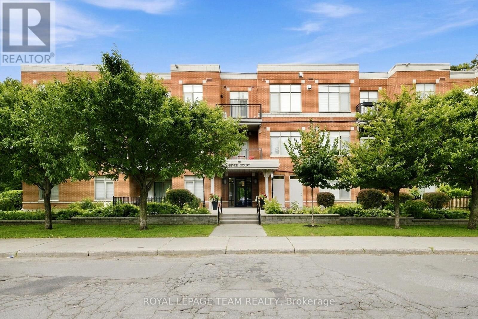 Property Photo: 950 Marguerite Avenue 212 ON K1K 3T8