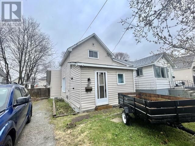 19 Grosvenor Ave — photo 1