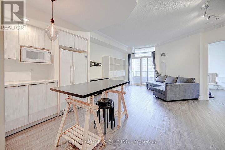 Property Photo:  5 Northtown Way 2209  ON M2N 7A1 