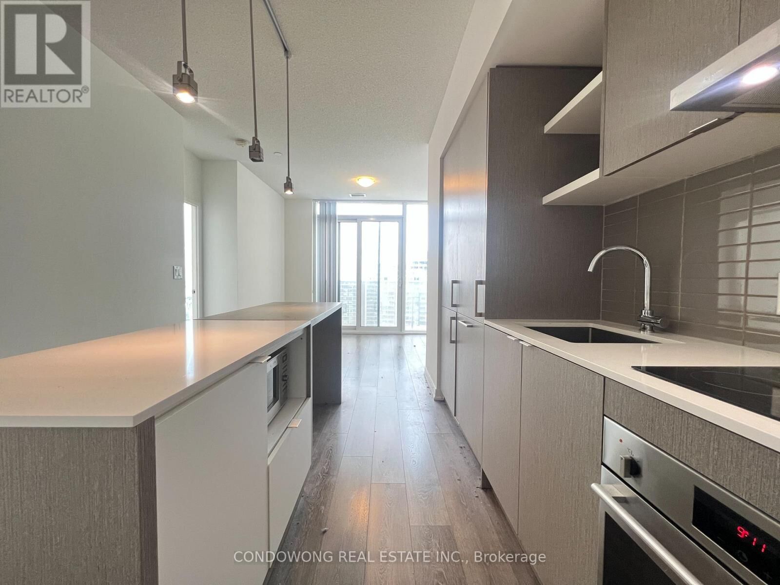 Property Photo:  100 Harbour Street 4905  ON M5J 0B5 