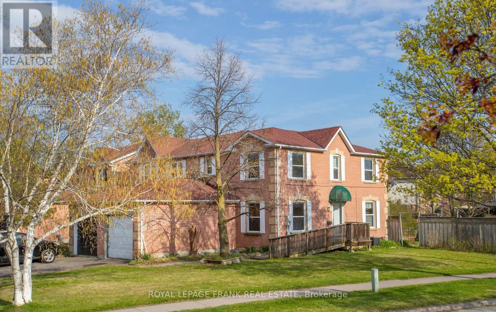 Property Photo:  90 Hillhurst Crescent  ON L1E 2A3 