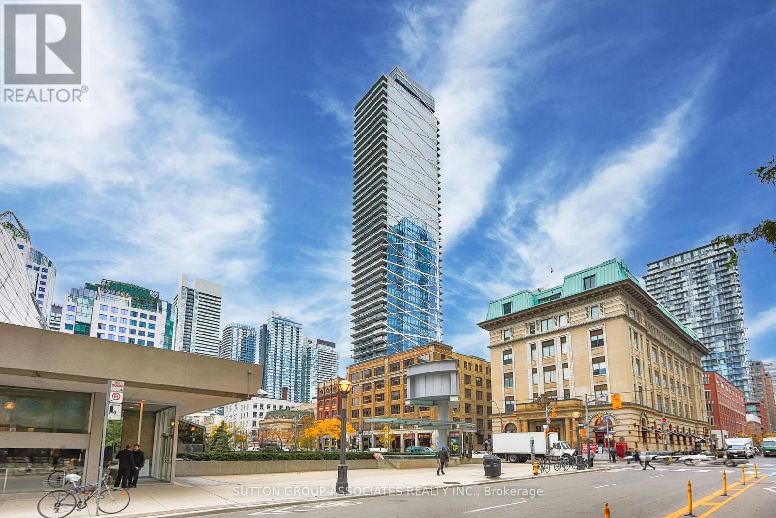 Property Photo:  224 King Street West 2802  ON M5H 0A6 