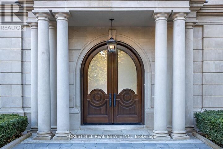 Property Photo:  15 Tudor Gate  ON M2L 1N3 