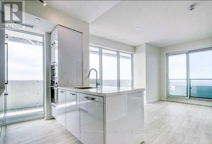 Property Photo:  2221 Yonge Street 4409  ON M4S 0B8 
