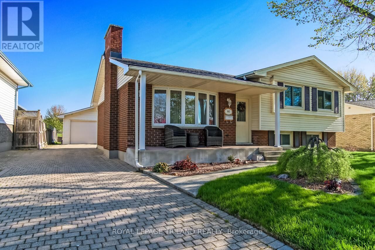 Property Photo:  997 Osgoode Drive  ON N6E 1C9 