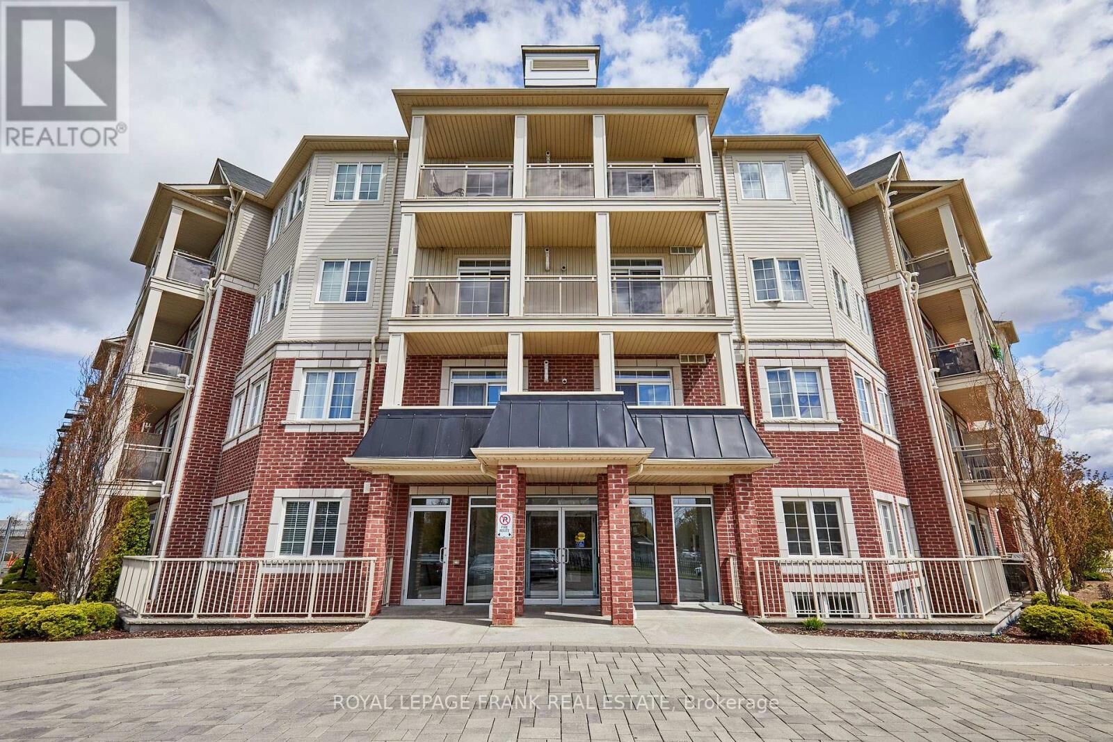 Property Photo:  84 Aspen Springs Drive 112  ON L1C 0V3 