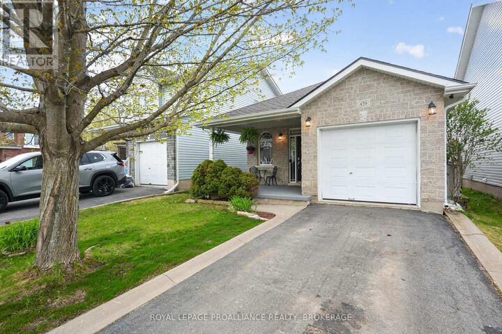 Property Photo:  459 Maureen Street  ON K7K 7M1 